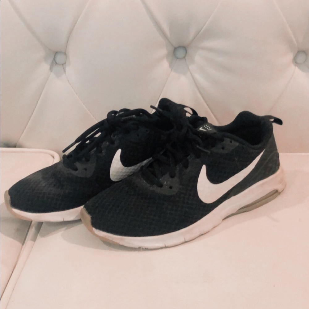 NIKE AIR SNEAKERS